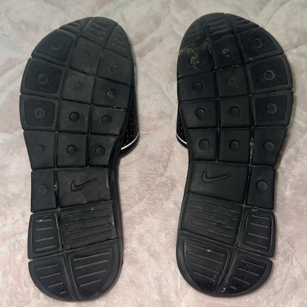 Nike Slides - Picture 2 of 3